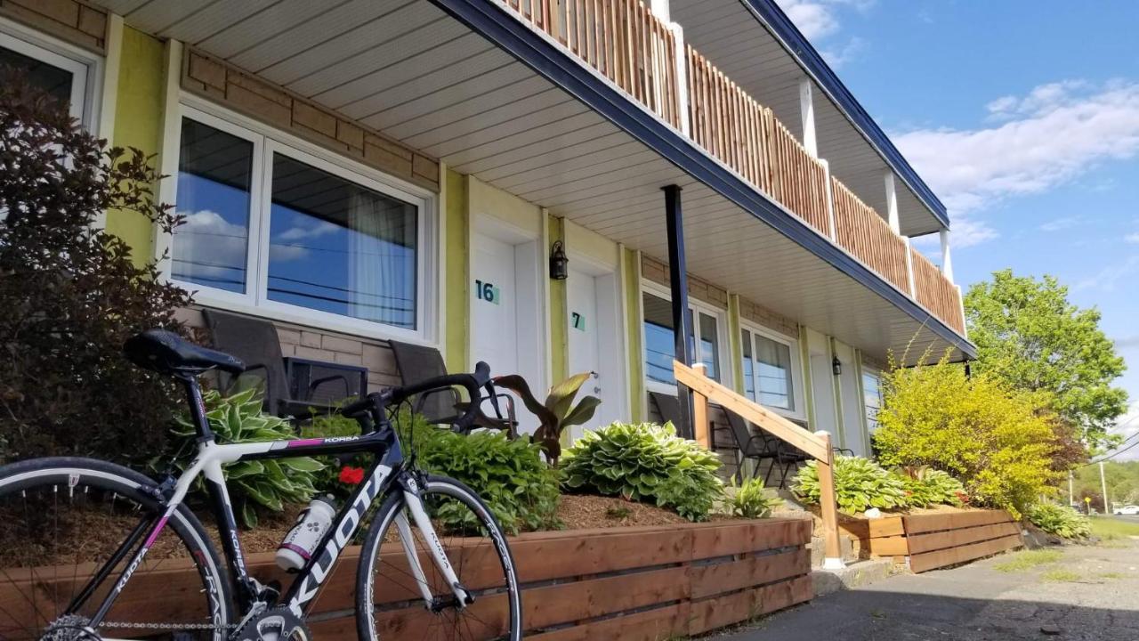 Auberge Happy Logis Lac-Etchemin Экстерьер фото
